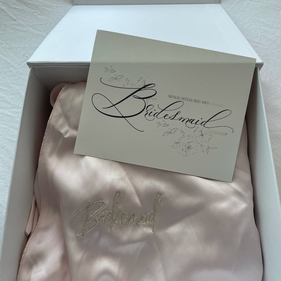 Flounce Satin Robe - Faint Pink W/"Bridesmaid" - Picture 7 of 8